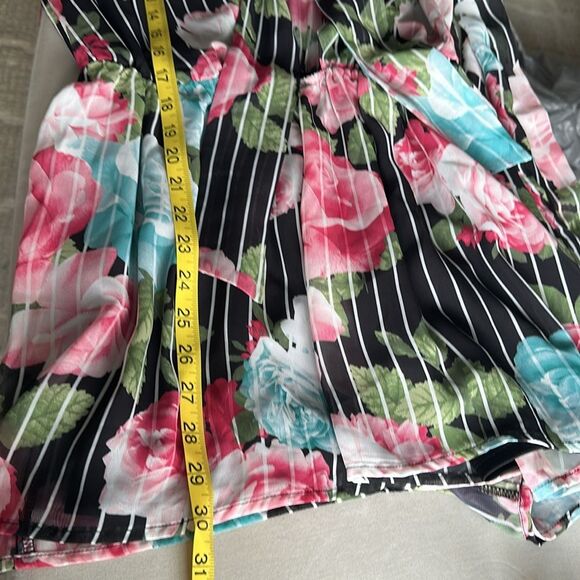Bebe Floral Tie Front Romper Size M – Sheer Flutter Sleeves Black Stripe Print - Picture 9 of 9